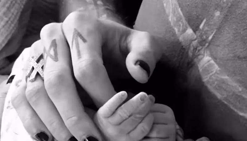 Звезда "Трансформеров" Меган Фокс родила четвертого ребенка