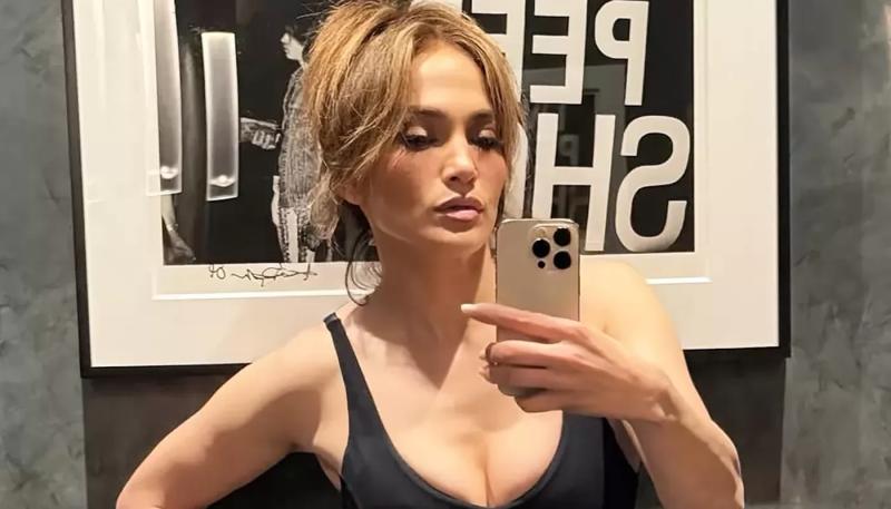 Дженнифер Лопес поблагодарила свое тело за "хорошую работу"