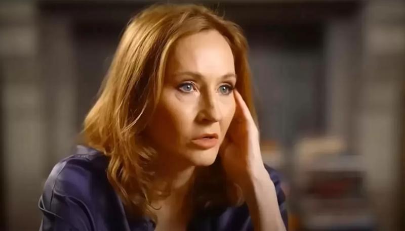 Дж.К Роулинг сыронизировала над защитниками трансгендеров