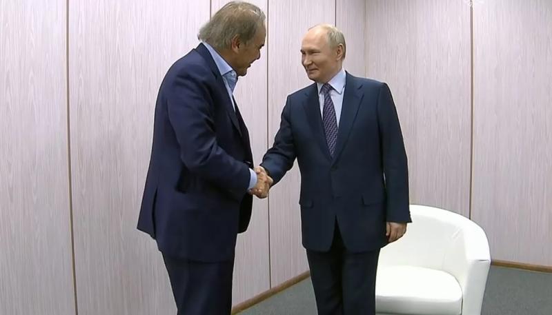 Оливер Стоун прилетел в Москву встретиться Владимиром Путиным