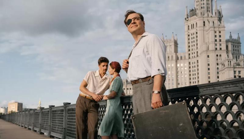 Сборы комедии "Батя 2: Дед" превысили полтора миллиарда