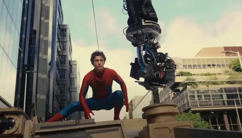 Студия Sony показала Человека-паука верхом на танке