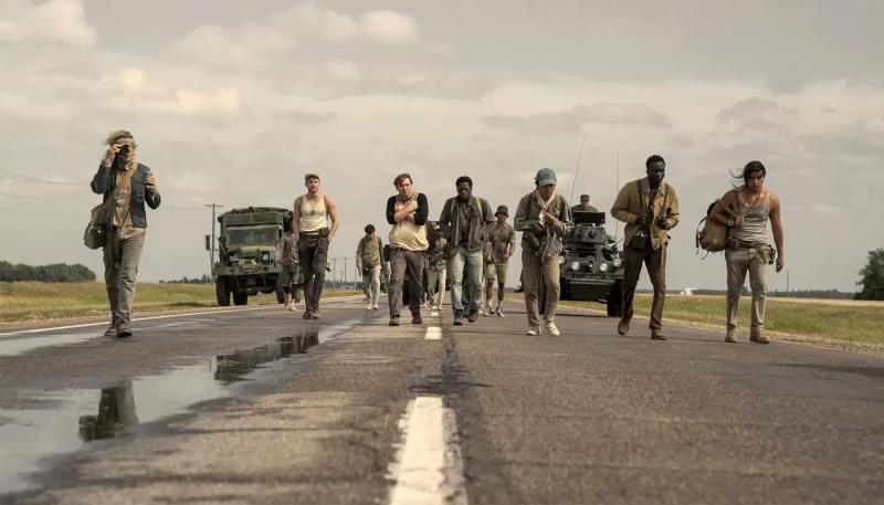 Стивен Кинг настоял на сценах убийств в фильме "Долгая прогулка"