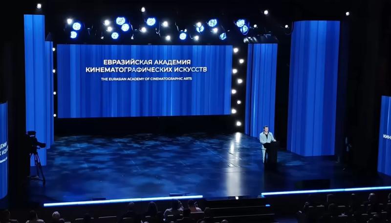 Владимир Мединский будет курировать премию "Бриллиантовая бабочка"