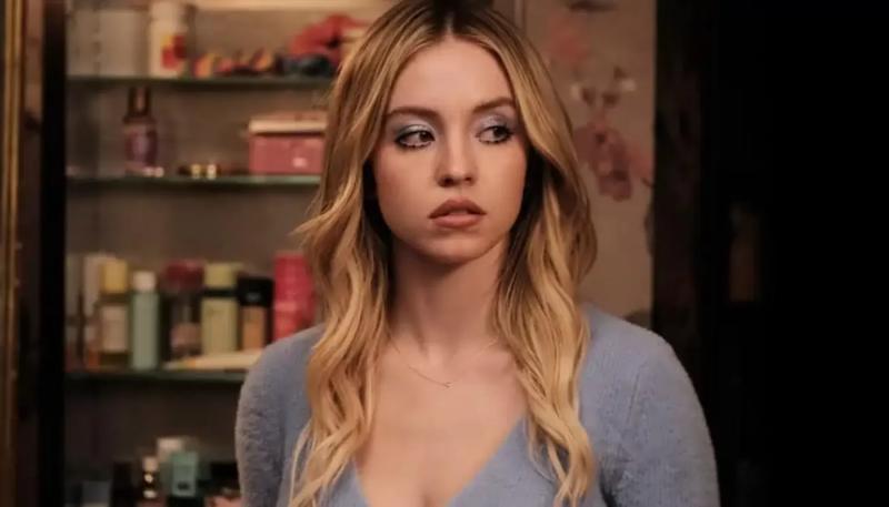 Сидни Суини вернется в сиквеле триллера "Горничная"