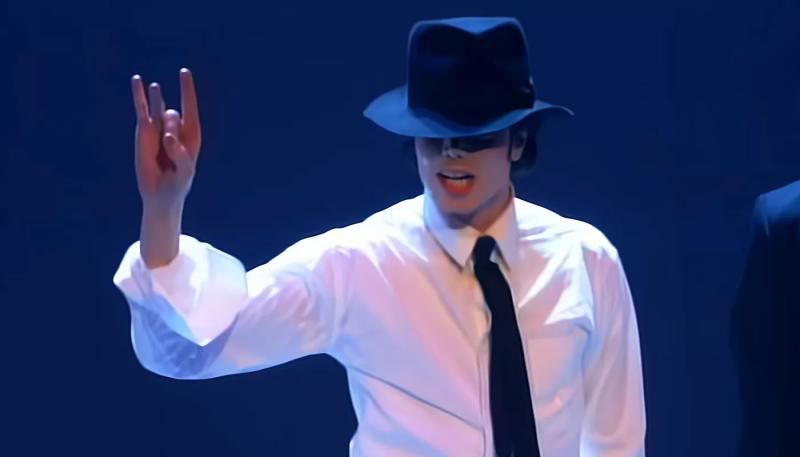 "Вторая семья" Майкла Джексона обвинила его в насилии